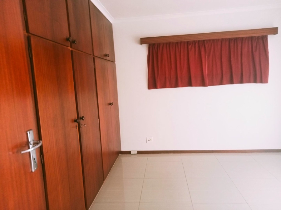 To Let 1 Bedroom Property for Rent in Athlone Western Cape